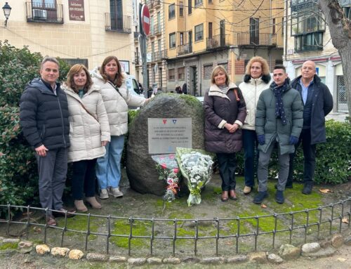 El PSOE rinde homenaje en Segovia a las víctimas del Holocausto y a los segovianos deportados frente al silencio del Gobierno del PP
