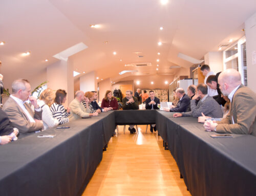 El PSOE de Segovia recibe la visita del consejero de Sanidad de Castilla-La Mancha y reclama un cambio que refuerce la sanidad pública en Castilla y León